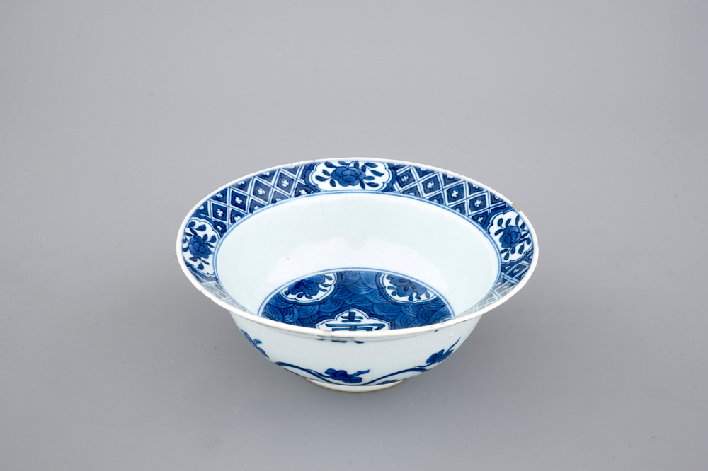 A blue and white Chinese porcelain klapmuts bowl, Kangxi, ca. 1700