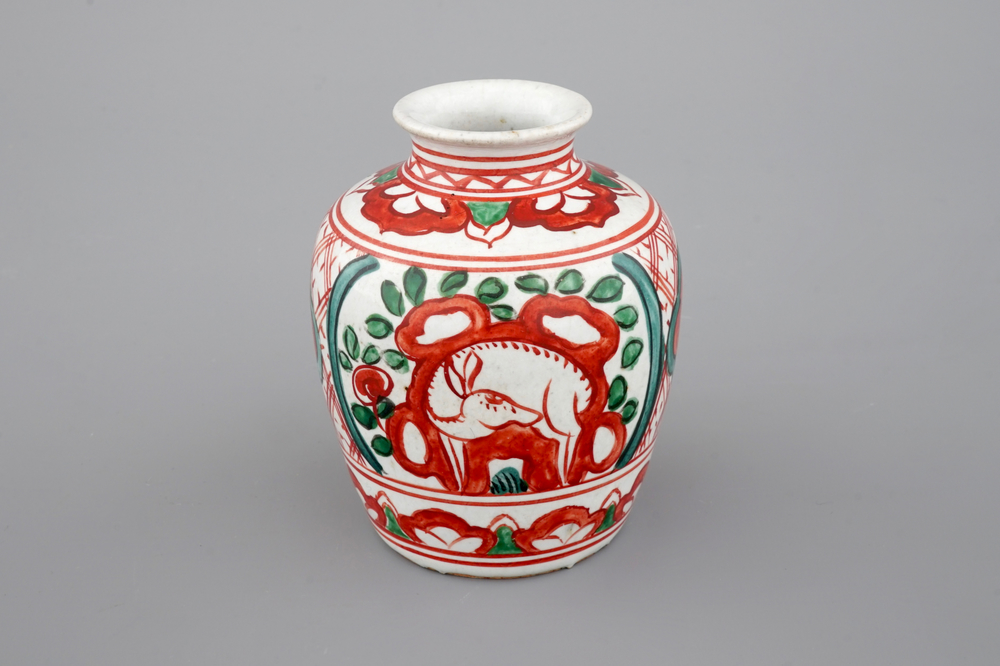 A Chinese wucai jar with deer, Ming Dynasty