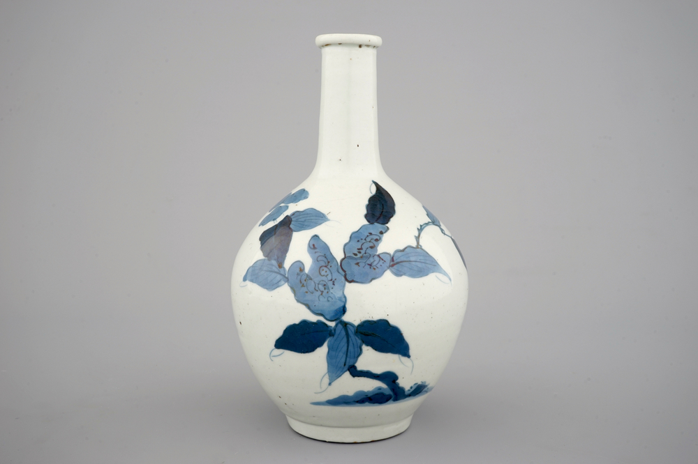 A Japanese arita bottle vase with blue floral decoration, 17/18th C.