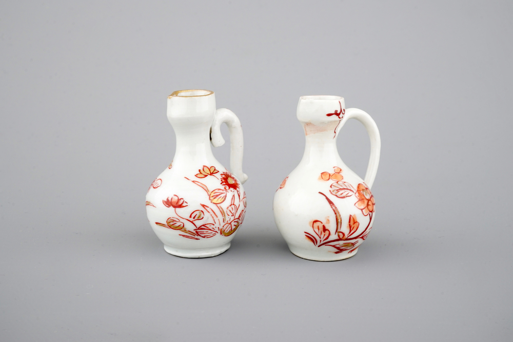 A rare pair of Japanese porcelain miniature doll house jugs, 18th C.