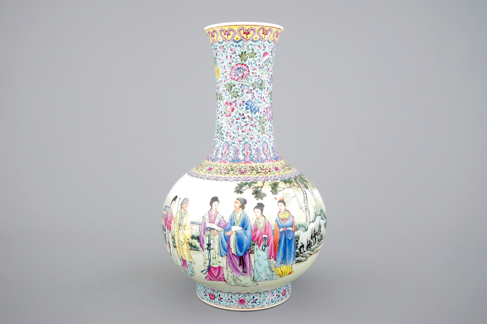 A fine Chinese porcelain famille rose vase, 20th C.
