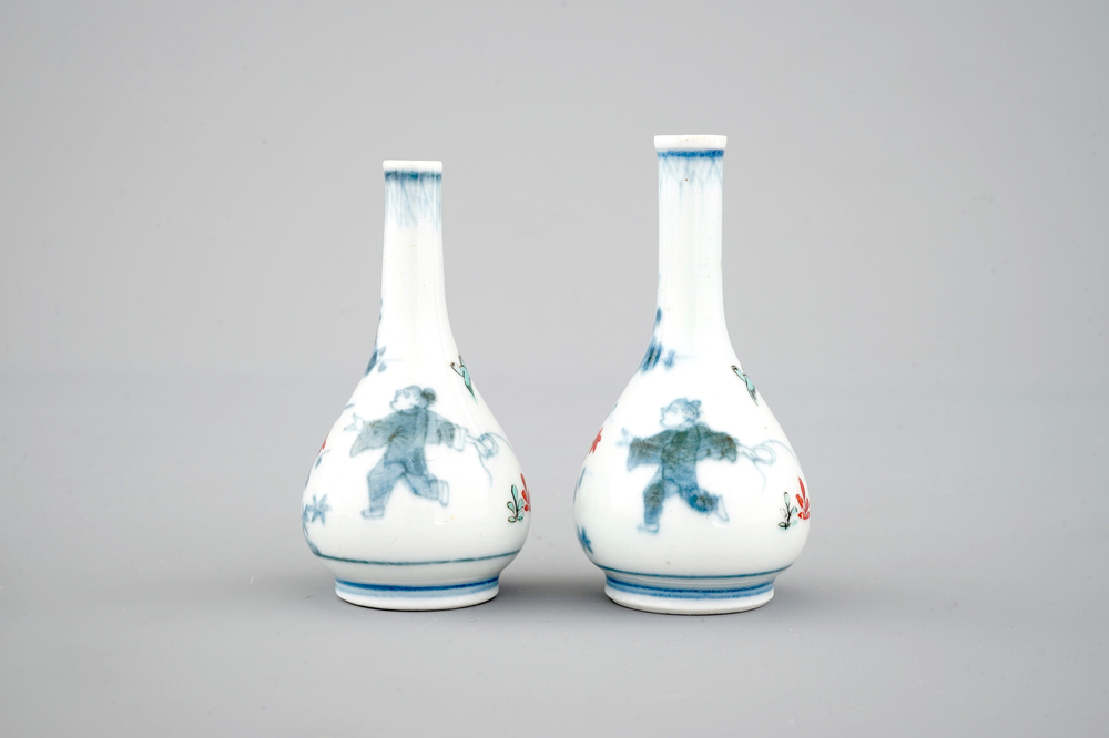 A pair of Japanese Kakiemon porcelain miniature vases, 17/18th C.