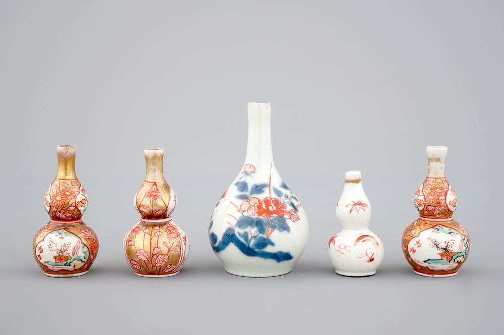 A set of five Japanese porcelain miniature doll house vases, 17/18th C.