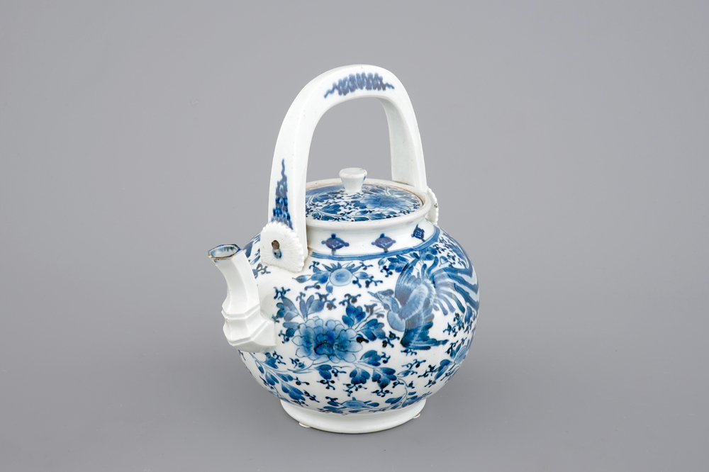 A Japanese blue and white arita porcelain sake ewer, 17/18th C
