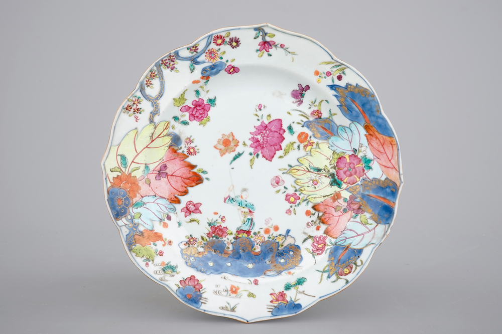 A Chinese export porcelain tobacco leaf plate, Qianlong, 18th C.