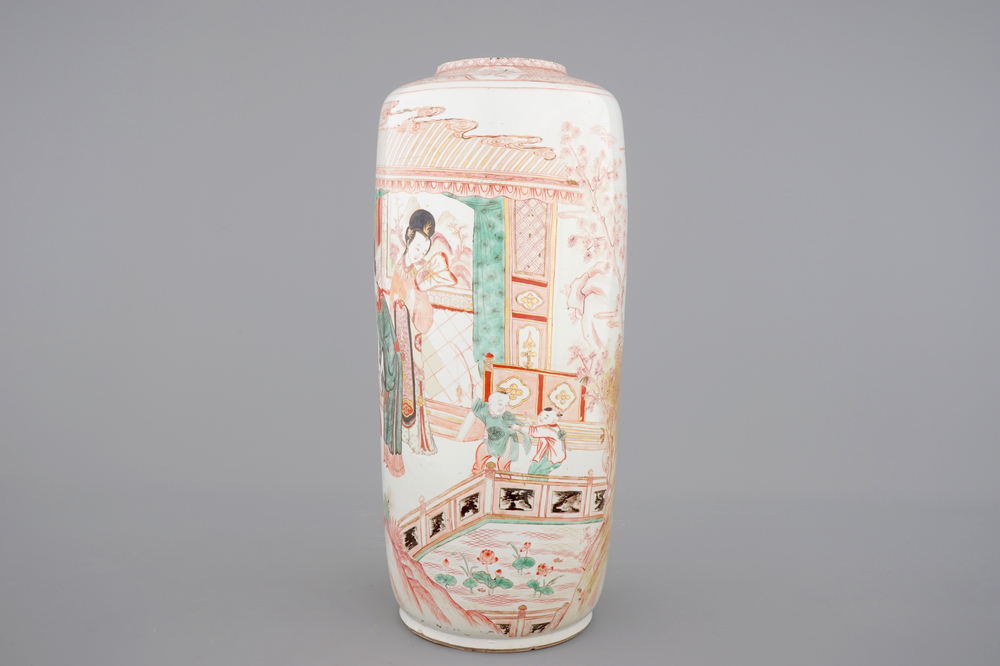 Un grand vase roulean en porcelaine de Chine famille verte, rouge de fer et dor&eacute;, Kangxi, ca. 1720