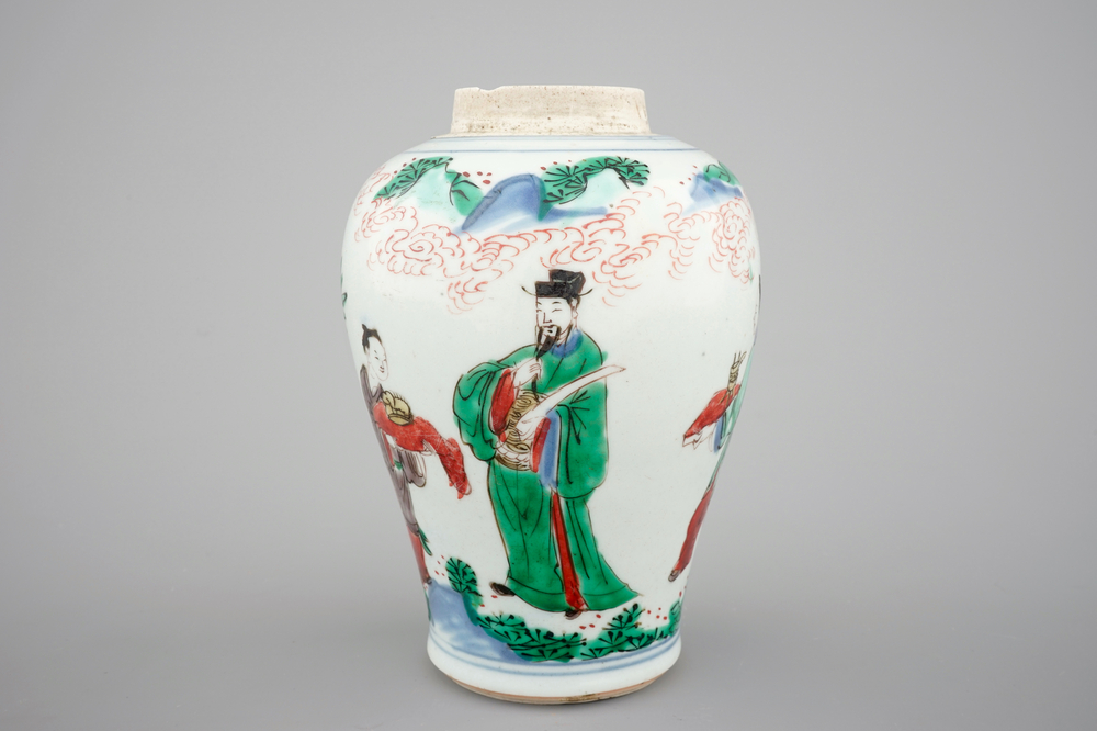 A Chinese wucai porcelain vase, Transitional period, 17th C.