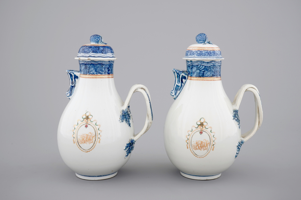 A pair of Chinese export porcelain jugs with cover, Qianlong, 18th C.