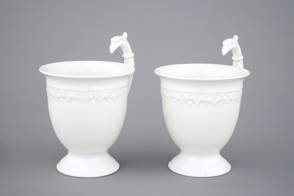A pair of Chinese blanc de Chine porcelain cups, 19/20th C.