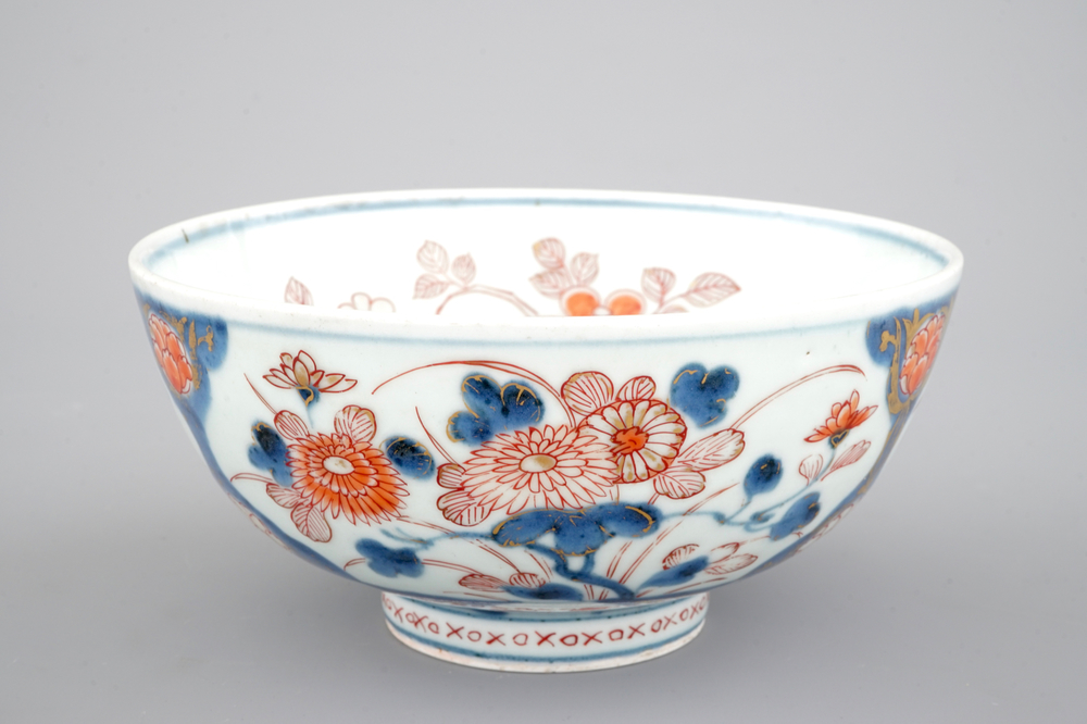 A medium size Japanese imari porcelain bowl, 18/19th C.