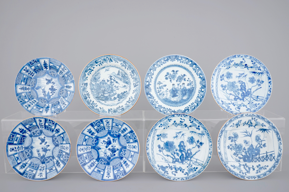 A set of 8 Chinese blue and white porcelain plates, 18th C