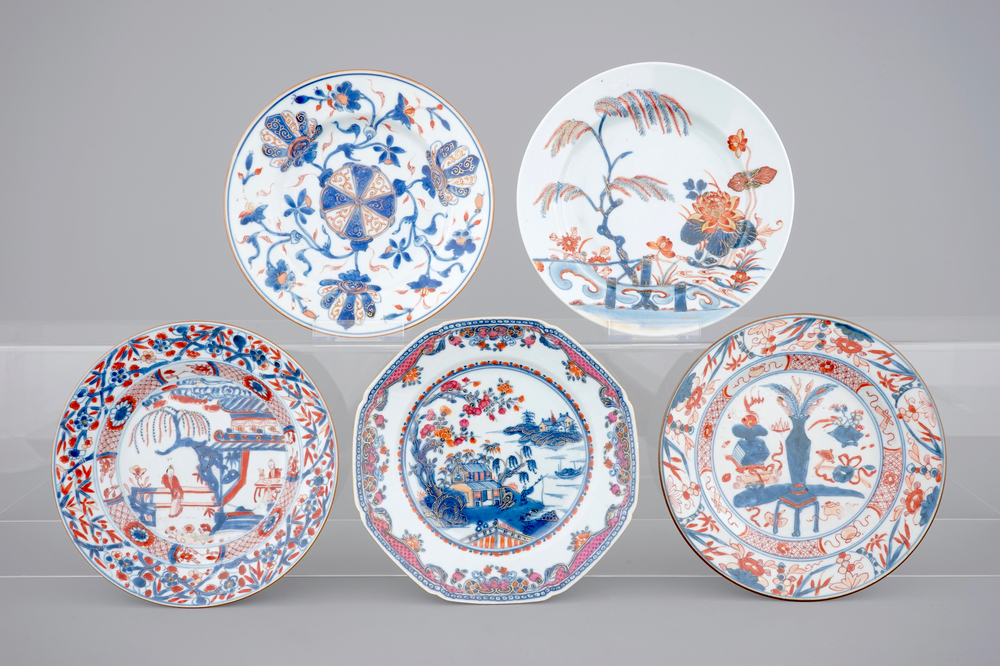 A set of five Chinese Imari porcelain plates, Kangxi and Qianlong, 18th C.