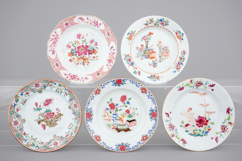 A set of 5 Chinese famille rose porcelain plates, 18th C