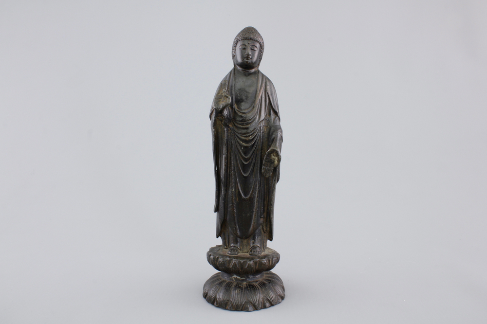 A bronze figure of a Guanyin on lotus flower, Ming Dynasty, 16/17th C