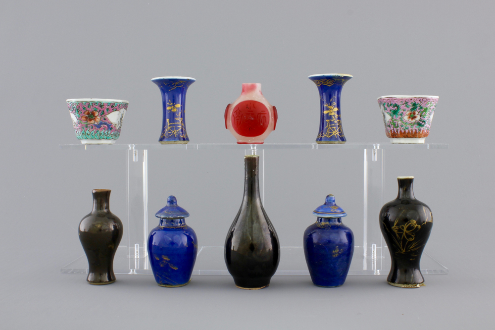 A set of monochrome and famille rose porcelain miniature vases and cups with an overlay glass snuff bottle, 18/19th C.