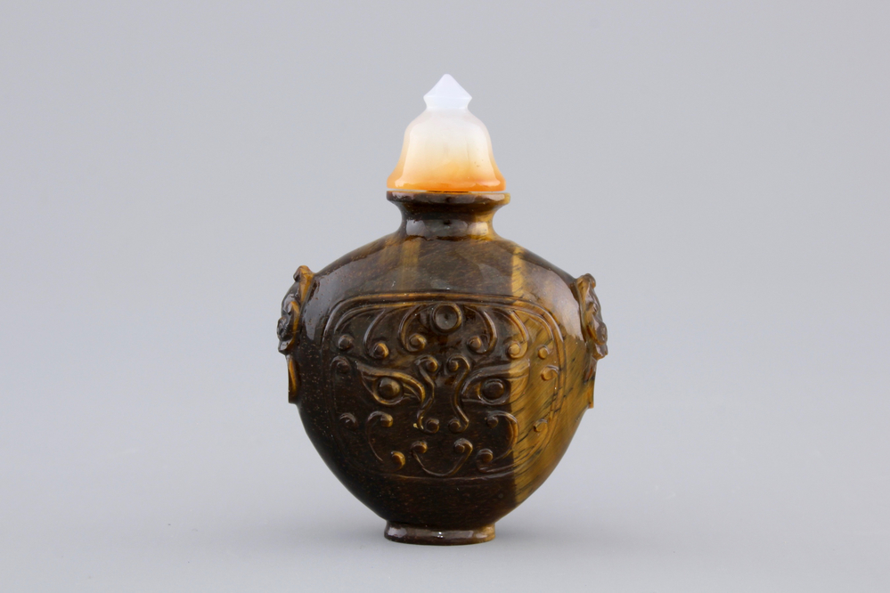 A Chinese tiger's eye snuff bottle, ca. 1900