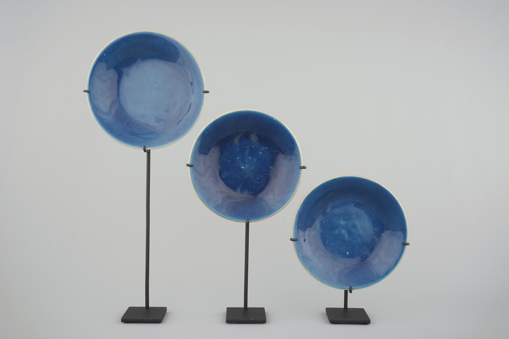 A set of 3 Chinese monochrome sacrificial blue plates on modern metal stands, 19th C.