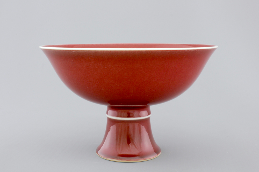 A Chinese porcelain copper-red glazed bowl on foot, 19/20th C.