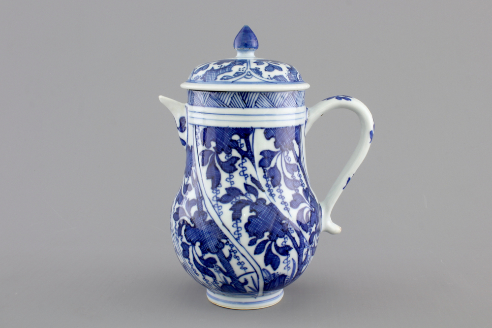 A blue and white Chinese porcelain jug and cover, Kangxi, ca. 1700