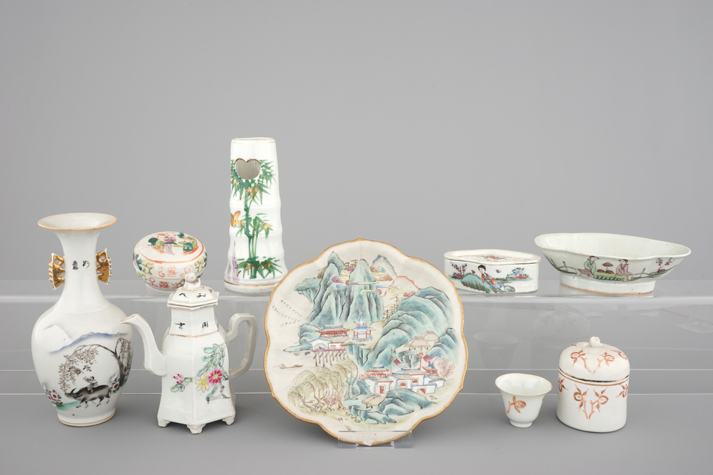 A nice collection of various Chinese famille rose porcelains, 19/20th C.
