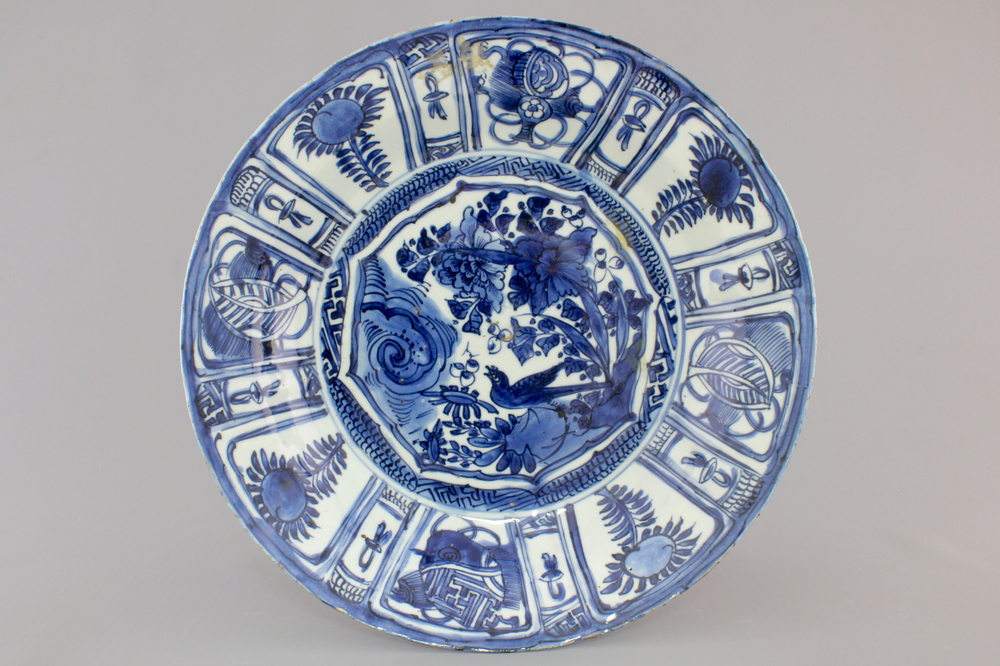 A Chinese blue and white kraak porcelain plate with a bird, Wan-Li, Ming Dynasty