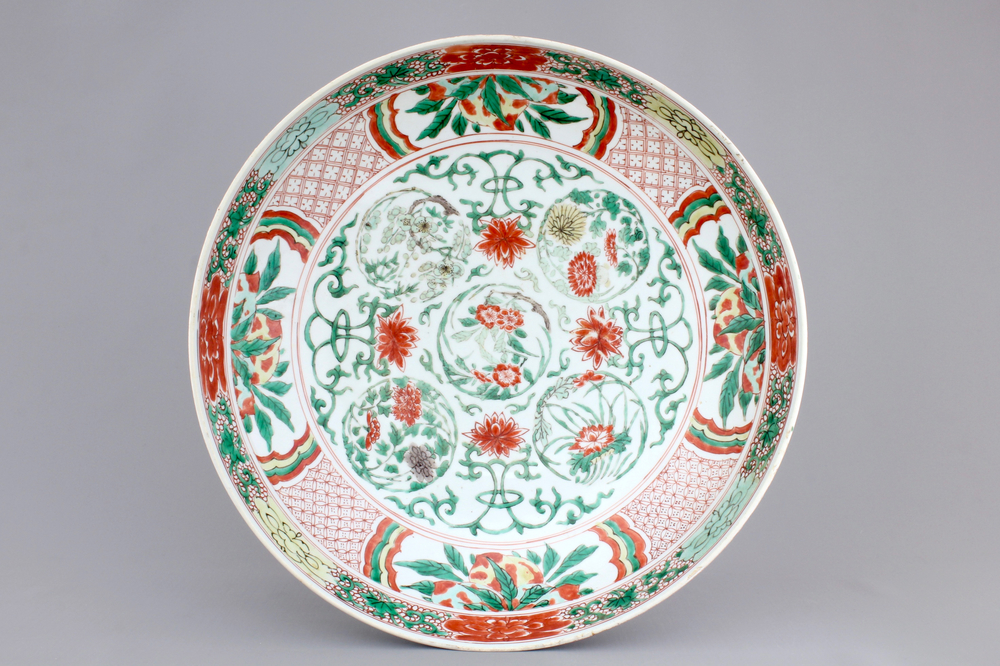 A Chinese porcelain wucai dish, Kangxi, 17th C.