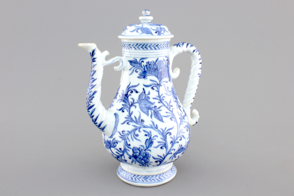 A Chinese blue and white porcelain jug and cover, Kangxi, ca. 1700
