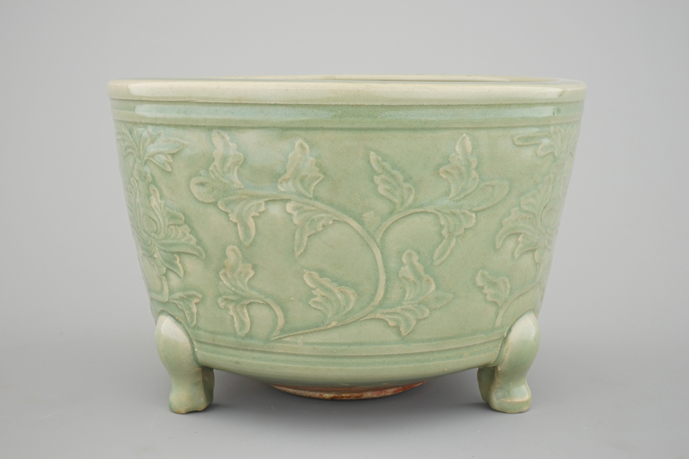 A large decorated Ming longquan celadon tripod censer, 14/15th C.