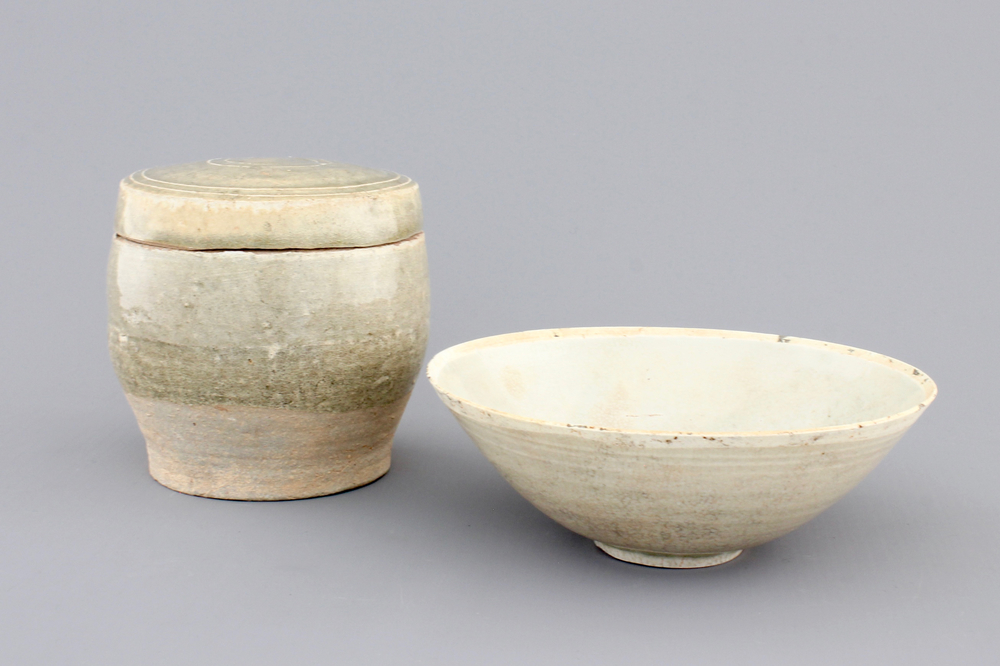 A Chinese Qingbai bowl with fish and a green box and cover, Song, 10-13th C.