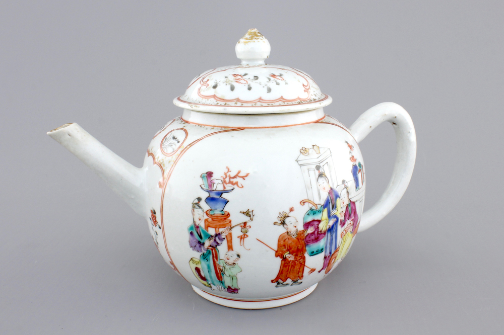 A Chinese export porcelain mandarin pattern teapot, 18th C.