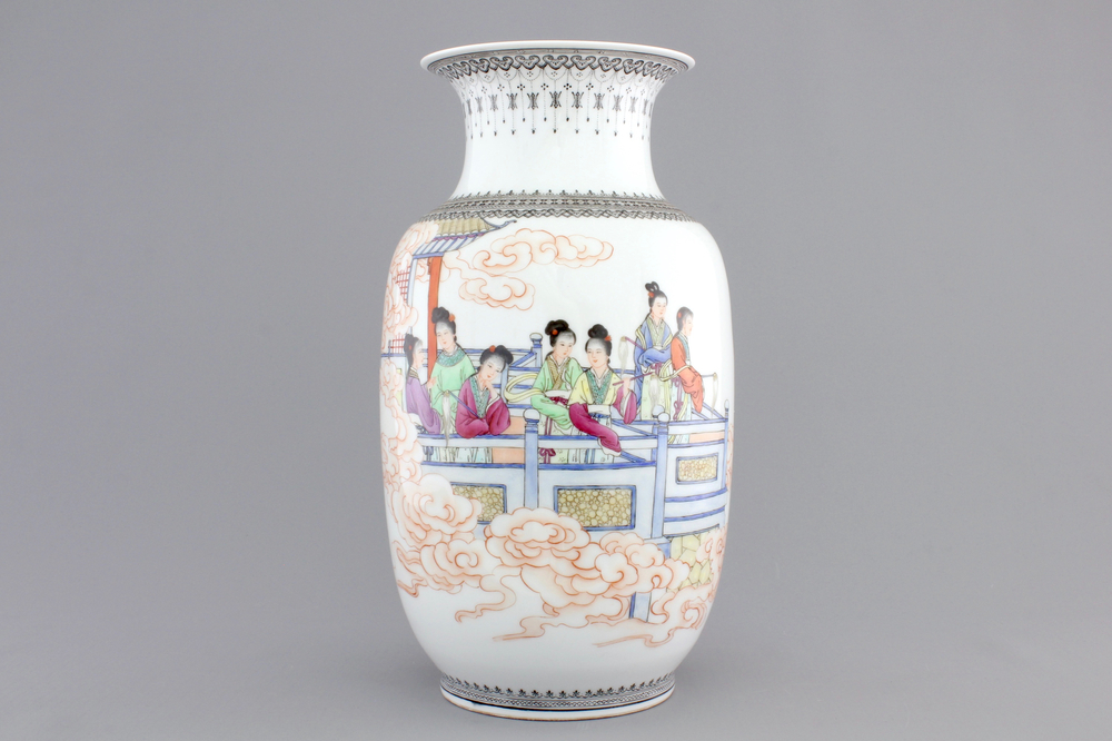 A fine Chinese famille rose porcelain vase, 20th C.
