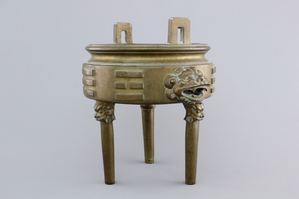 A Chinese bronze tripod incense burner with trigrams, 18/19th C.