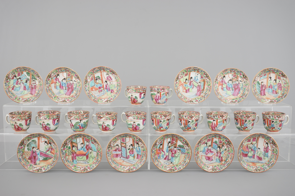 A set of twelve fine Chinese canton rose medallion cups and saucers, 19th C.