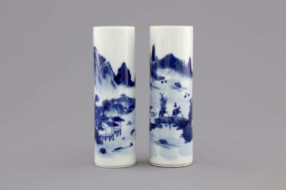 A pair of small blue and white Chinese porcelain brush pots, 19/20th C.