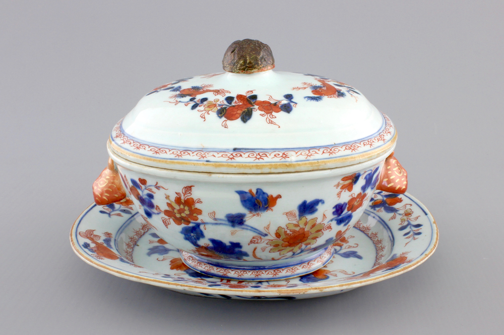 A Chinese porcelain imari tureen and cover on stand, decorated with fish, 18th C.