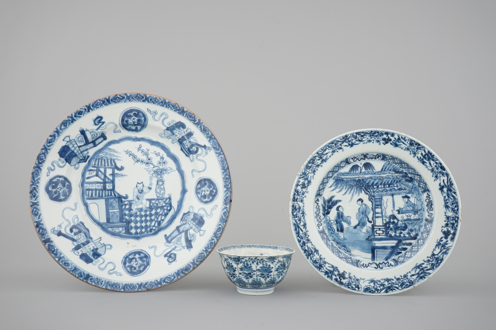 A set of Chinese porcelain blue and white Kangxi wares: a bowl and 2 plates, ca. 1700