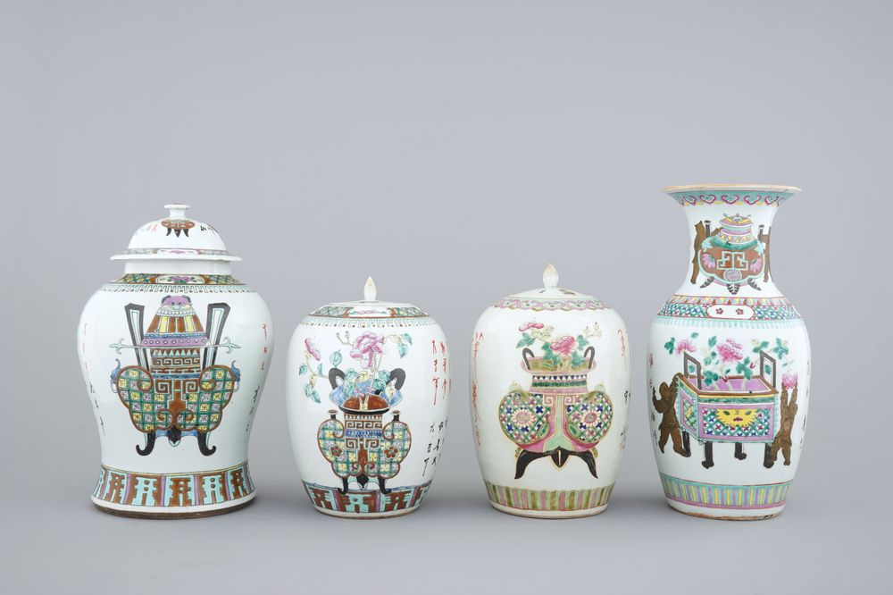 A group of 4 Chinese vases and 2 blue and white plates, 18/19th C.