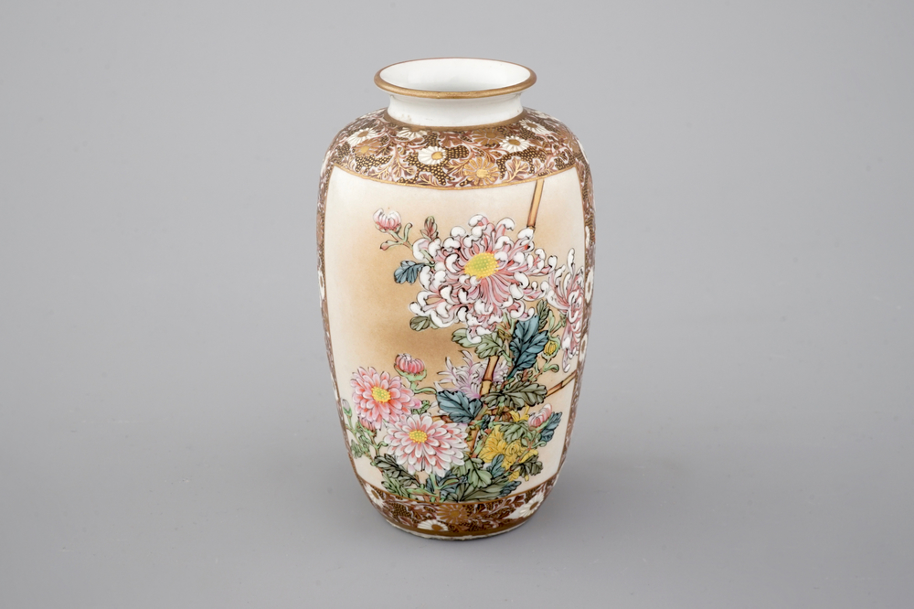 A fine gilt-marked Japanese satsuma porcelain vase, 19th C.