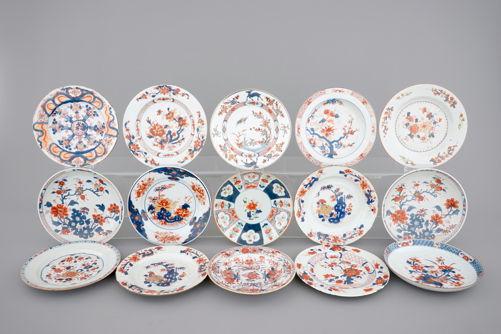 A lot of 15 Chinese imari porcelain plates, Qianlong, 18th C.