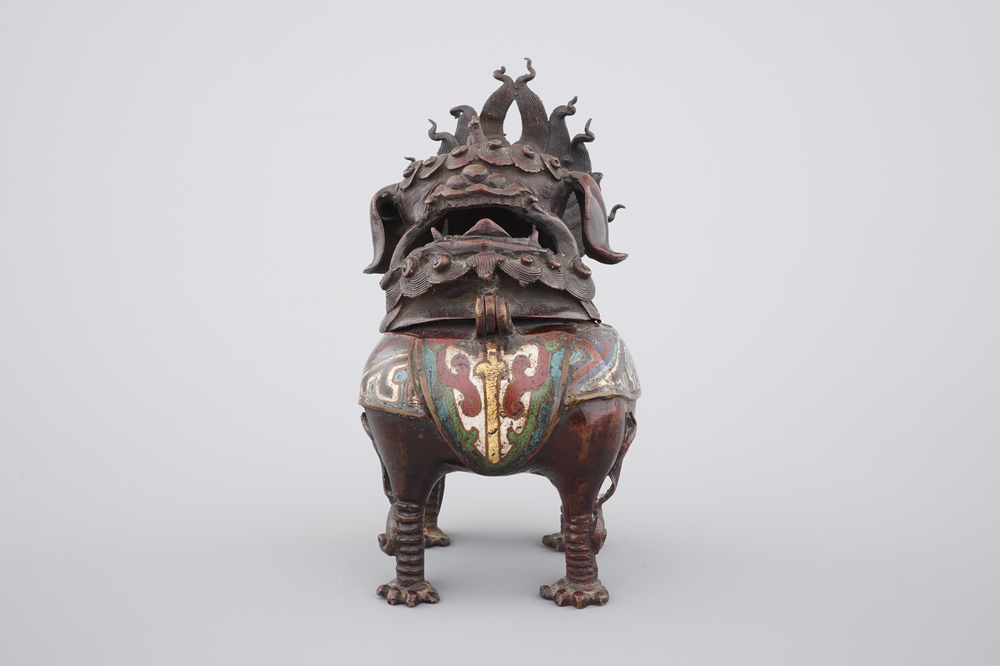 A Chinese dragon censer in champlev&eacute; enameled bronze, 18/19th C.