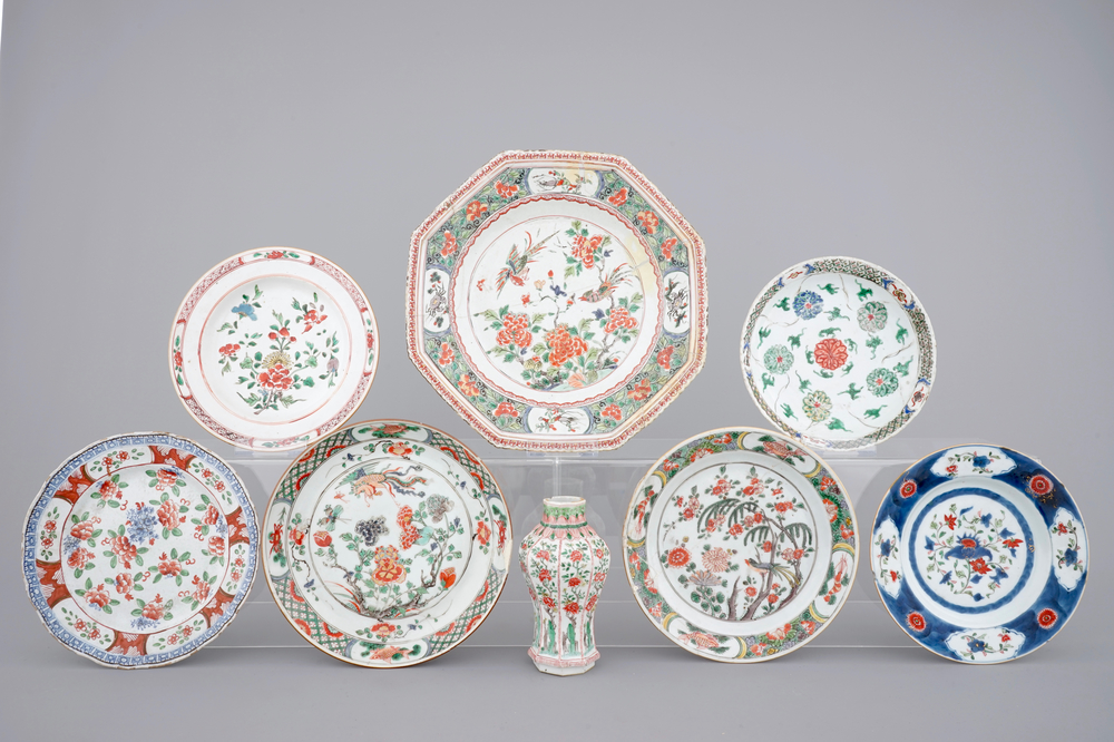 Seven Chinese porcelain plates and a famille verte vase, Kangxi