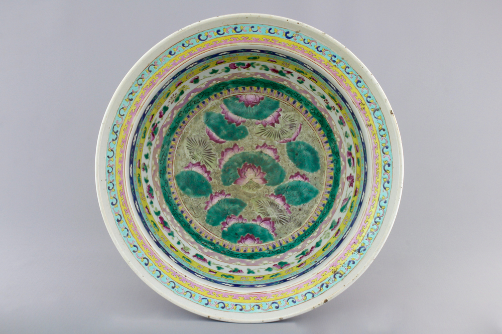 A large Chinese porcelain famille rose Peranakan Straits bowl, 19th C.