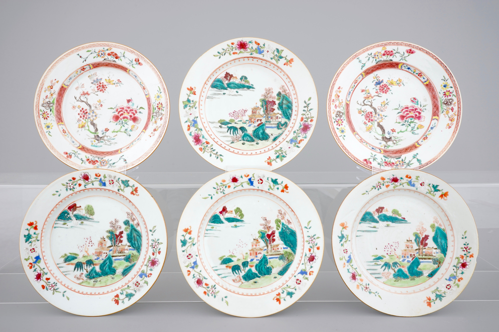 A pair of Yongzheng floral famille rose plates and a set of 4 Qianlong landscape plates, 18th C.