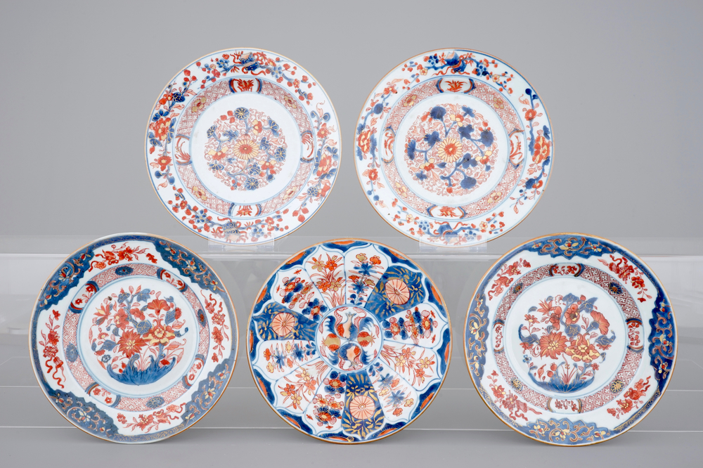 Two pairs and a single Chinese Imari and gilt plates, Qianlong, 18th C.