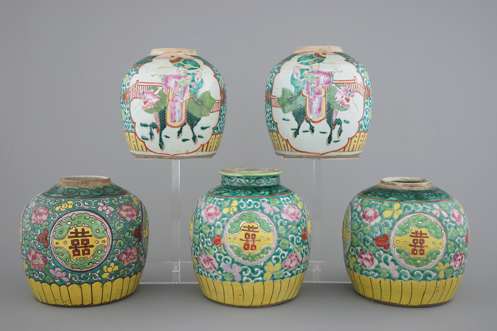 A lot of 5 Chinese famille rose ginger jars, 19th C.