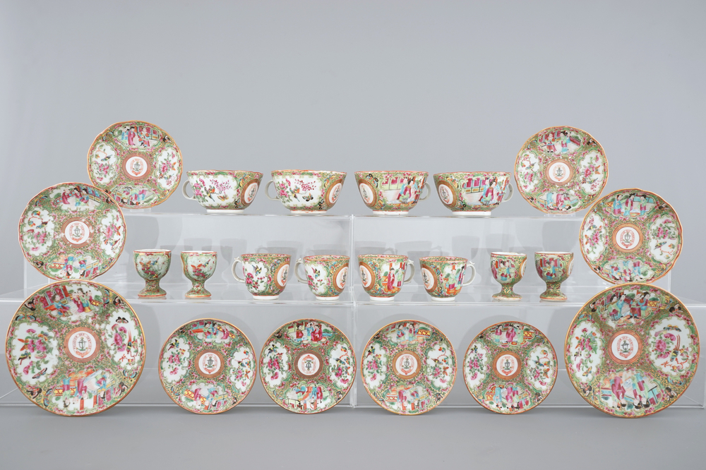 A lot of 8 Chinese Canton rose medallion armorial cups and saucers, 4 egg cups and 2 plates, 19th C.