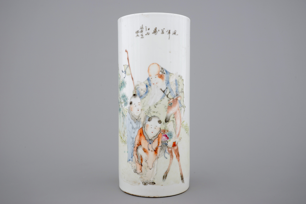 A Chinese Qianjiang porcelain hat stand, 19/20th C.