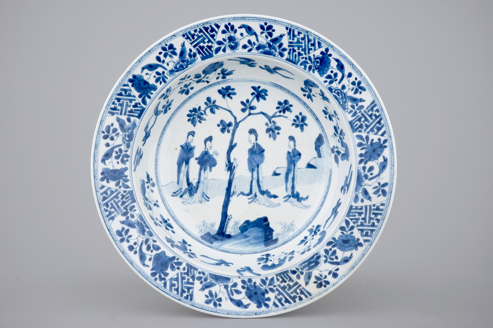 A blue and white Chinese porcelain deep dish with Long Eliza, Kangxi mark and period, ca. 1680