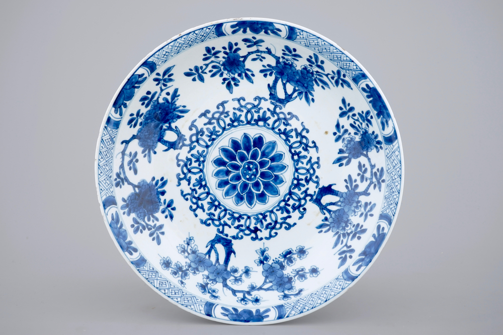 A large blue and white Chinese porcelain dish, Kangxi, ca. 1700