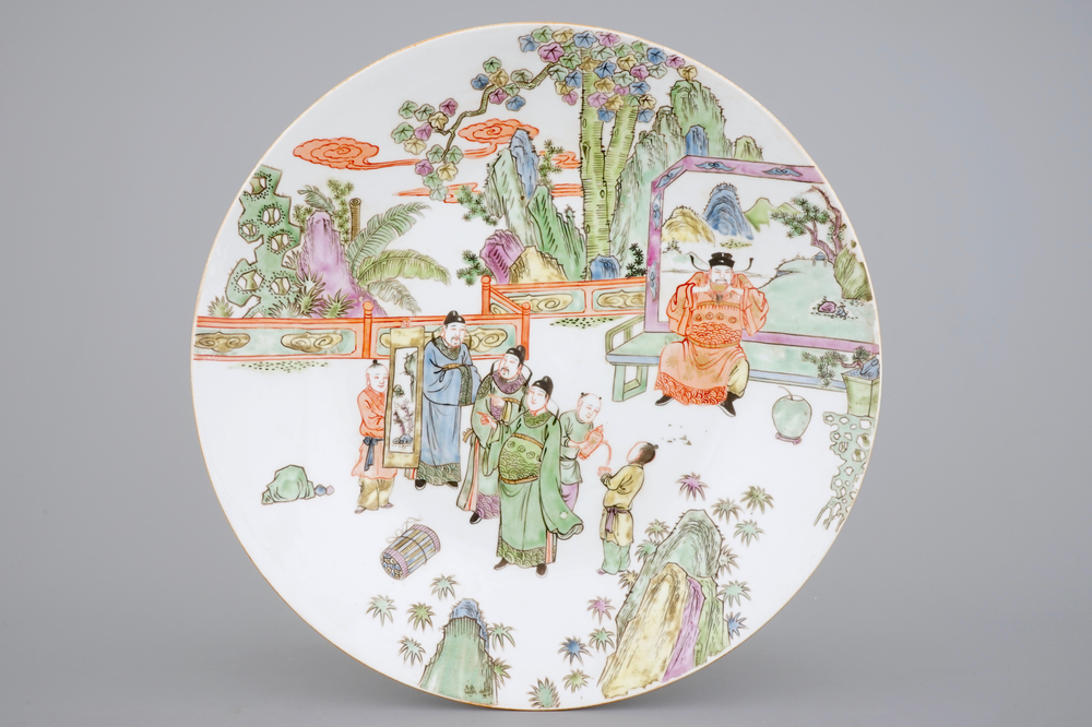 A large Chinese famille rose dish, 20th C.